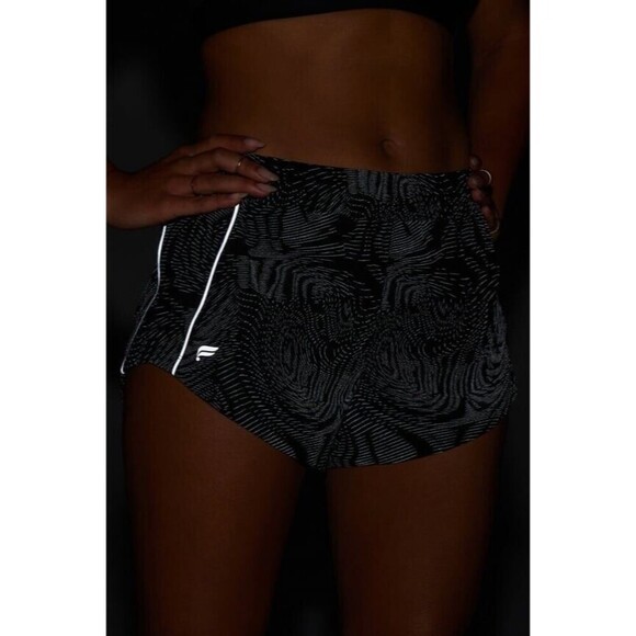 NWT Fabletics Women's Black Full Speed Mid-Rise Shorts Reflective Pockets XL - Picture 5 of 10